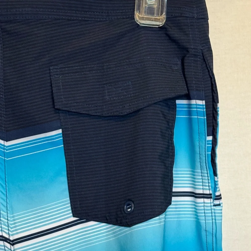 G-148 Men’s No Boundaries NWT Blue &‎ White Stripe Fixed Waist Swim Board Shorts